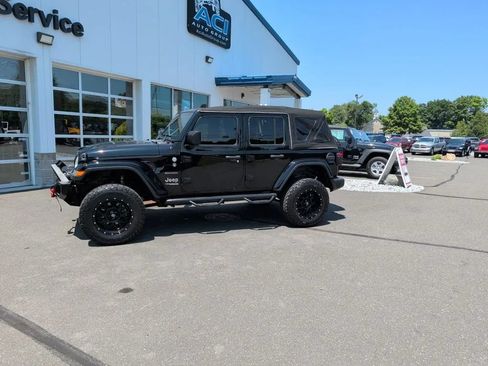Used 2019 Jeep Wrangler Unlimited Sahara AWD/4WD image 3