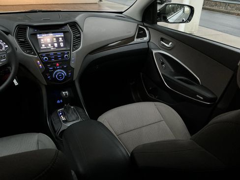 Used 2017 Hyundai Santa Fe Sport image 16