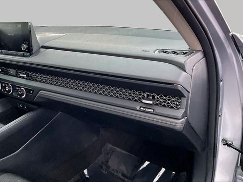 Used 2023 Honda Accord EX image 19