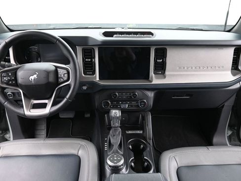 Used 2024 Ford Bronco Outer Banks image 16
