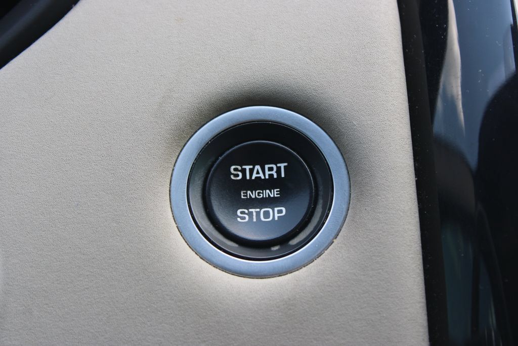 Used 2019 Land Rover Discovery SE AWD/4WD image 23
