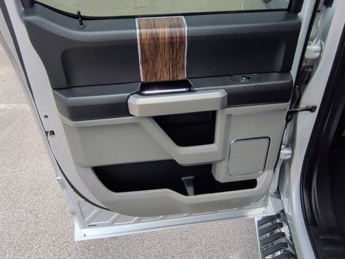 Used 2019 Ford F150 Lariat w/ Trailer Tow Package RWD image 39