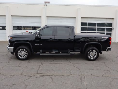 Used 2024 Chevrolet Silverado 2500 LTZ AWD/4WD image 8