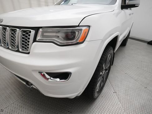 Used 2018 Jeep Grand Cherokee Overland AWD/4WD image 23