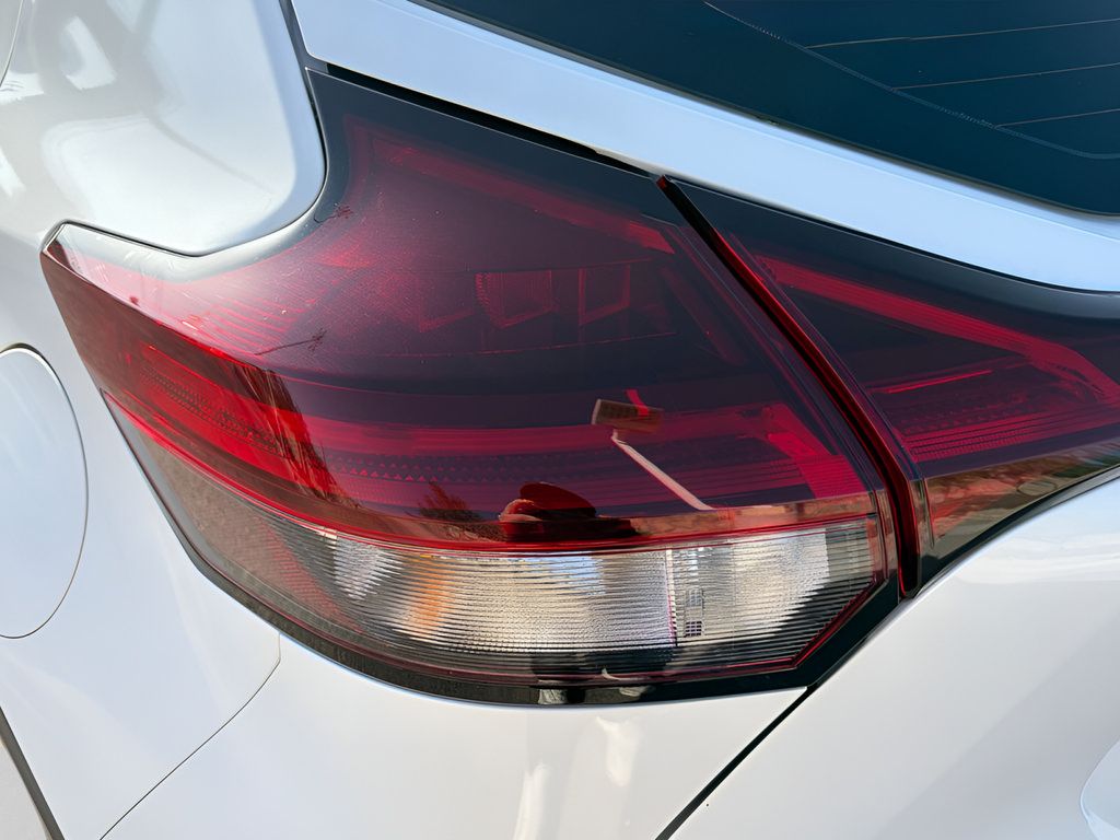 Used 2023 Nissan Kicks SV FWD image 17
