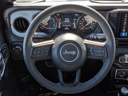 Used 2025 Jeep Wrangler Sport S image 27