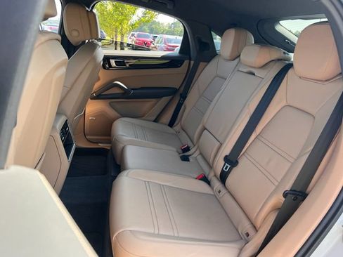 Used 2021 Porsche Cayenne S AWD/4WD image 18