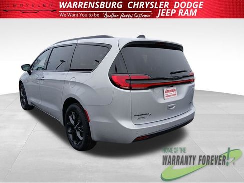 New 2026 Chrysler Pacifica Select image 6