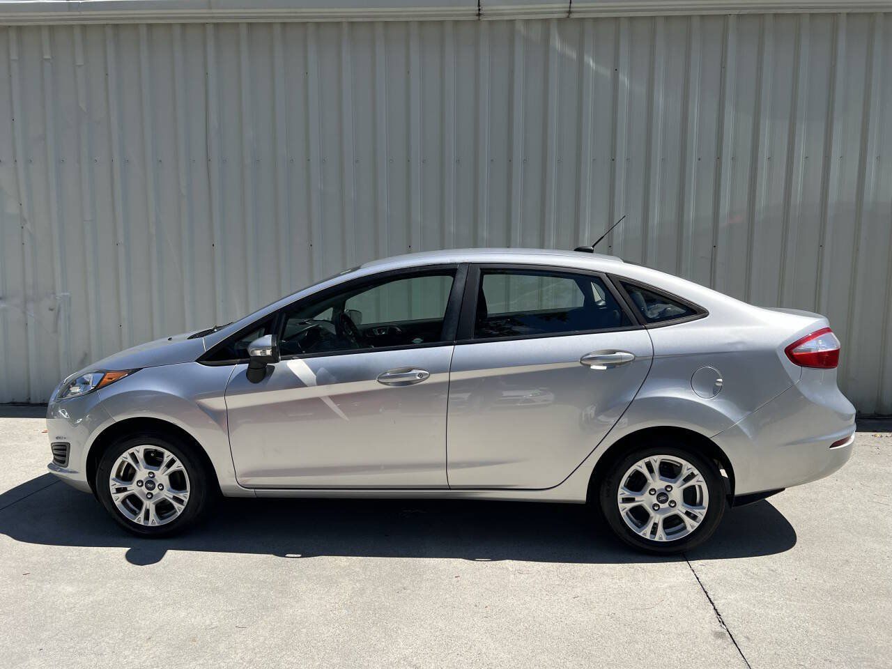 Used 2015 Ford Fiesta SE FWD image 6