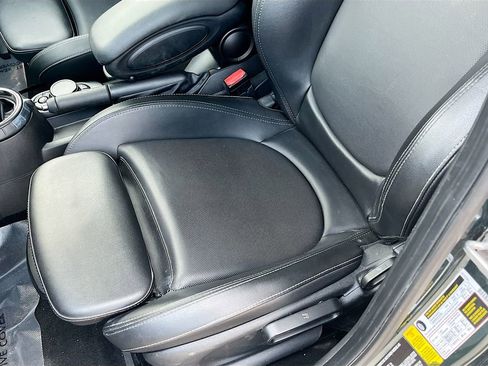 Used 2017 MINI Cooper 4-Door Hardtop image 20