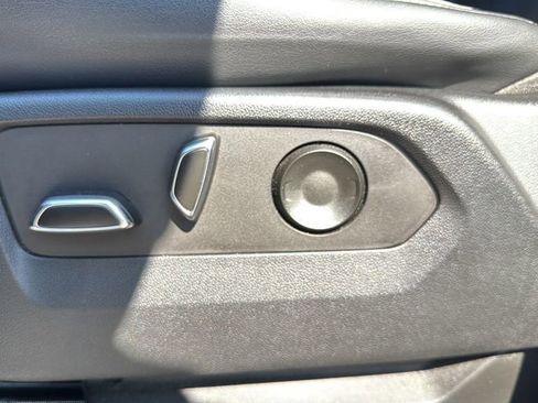 Used 2022 Cadillac Escalade Premium Luxury image 25