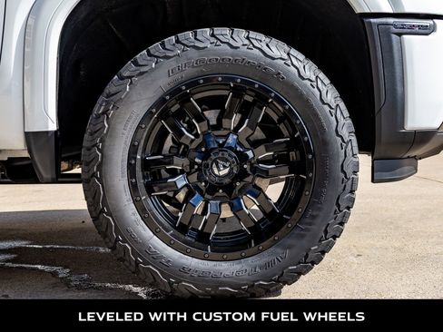 Used 2025 GMC Sierra 2500 AT4 w/ Technology Package image 11