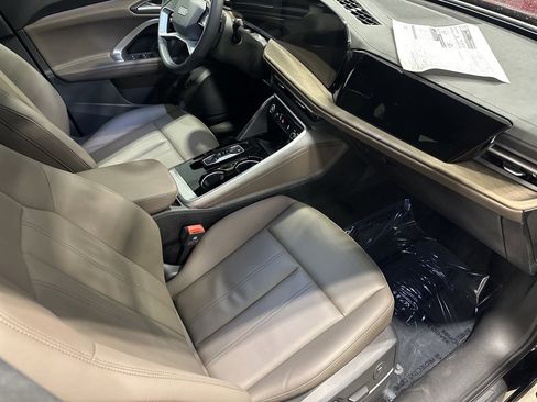 Used 2025 Audi Q5 2.0T Premium w/ Convenience Package image 15