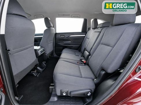 Used 2019 Toyota Highlander LE FWD image 11