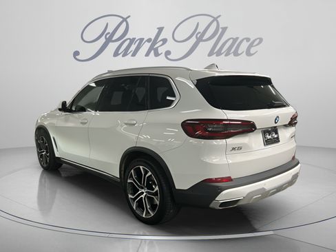 Used 2021 BMW X5 sDrive40i w/ Premium Package RWD image 3