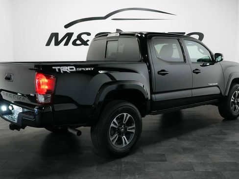 Used 2017 Toyota Tacoma TRD Sport RWD image 4