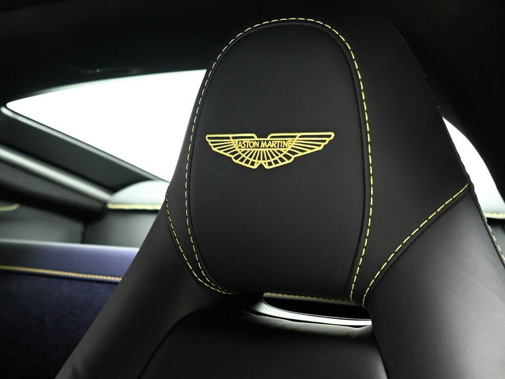 Used 2022 Aston Martin V8 Vantage Coupe RWD image 17