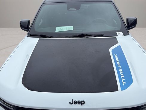 Used 2022 Jeep Grand Cherokee Trailhawk AWD/4WD image 40