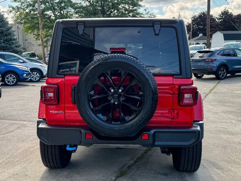 Used 2023 Jeep Wrangler Unlimited Sahara w/ Cold Weather Group AWD/4WD image 4