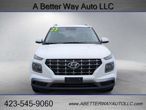 Used 2025 Hyundai Venue Limited FWD image 7
