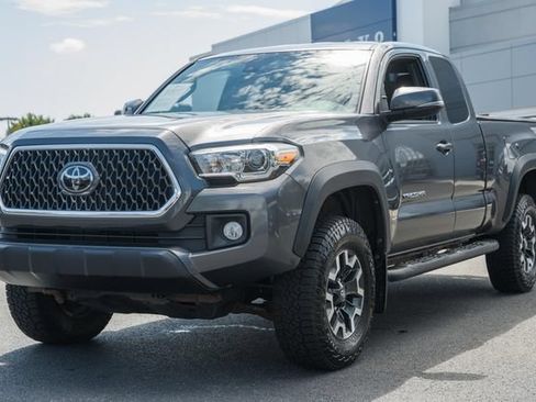 Used 2018 Toyota Tacoma TRD Off-Road w/ Four Season Floor Mat Package AWD/4WD image 3