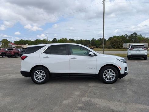 Used 2024 Chevrolet Equinox LT image 2
