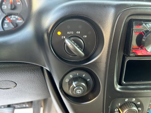 Used 2006 Chevrolet TrailBlazer LS w/ LS Preferred Equipment Group AWD/4WD image 12