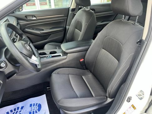 Used 2025 Nissan Altima 2.5 SV FWD image 7