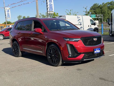 Certified 2023 Cadillac XT6 Sport w/ Technology Package AWD/4WD image 2