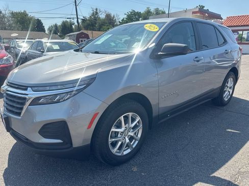 Used 2023 Chevrolet Equinox LS w/ LS Convenience Package AWD/4WD image 4