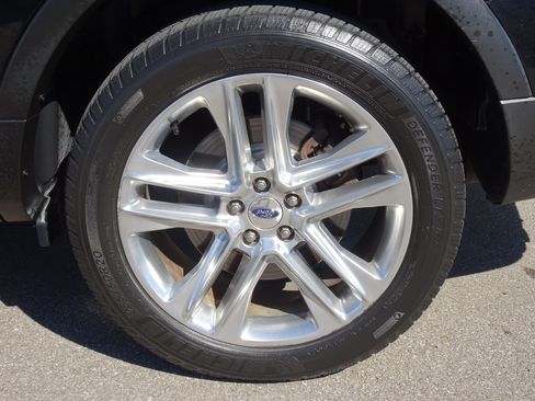 Used 2017 Ford Explorer Limited w/ Class II Trailer Tow Package AWD/4WD image 28