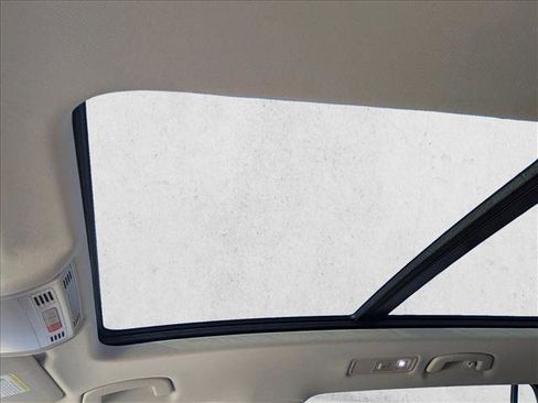 Used 2018 Volkswagen Tiguan SEL Premium image 17