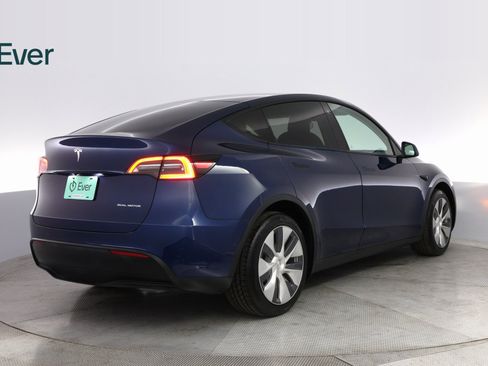 Used 2021 Tesla Model Y Long Range image 12