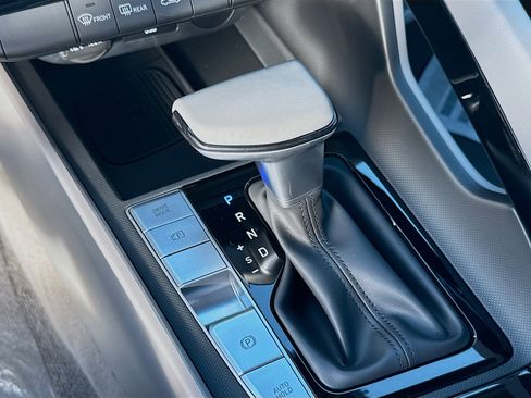 New 2025 Hyundai Elantra SEL image 13