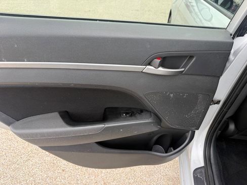 Used 2018 Hyundai Elantra SEL w/ Cargo Package FWD image 17