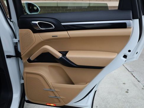 Used 2016 Porsche Cayenne image 20