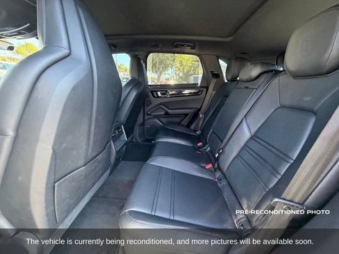 Used 2023 Porsche Cayenne AWD/4WD image 12