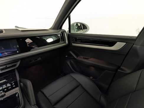 New 2026 Porsche Cayenne image 19