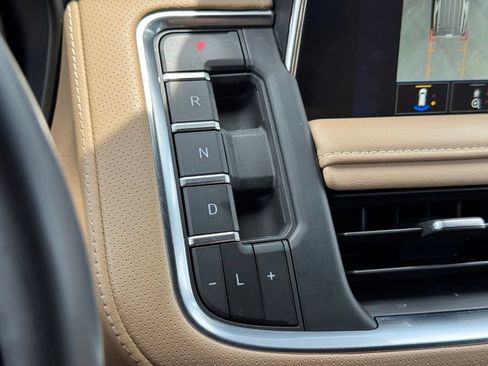 Used 2023 Chevrolet Tahoe Premier AWD/4WD image 32