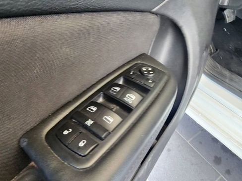 Used 2016 Chrysler 200 Limited FWD image 11