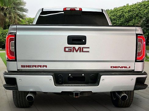 Used 2017 GMC Sierra 1500 Denali RWD image 3