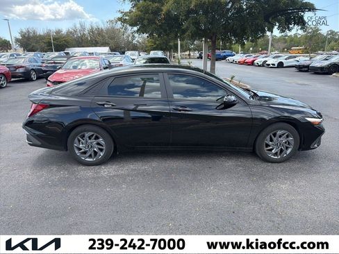 Used 2024 Hyundai Elantra SEL image 5