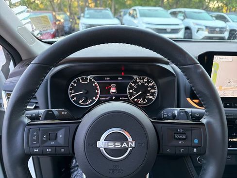 Used 2023 Nissan Rogue SL w/ SL Premium Package image 22