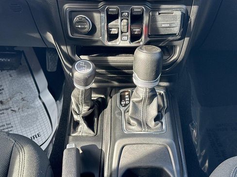 Used 2021 Jeep Wrangler Unlimited Sahara w/ Uconnect 4C Nav & Sound Group image 13