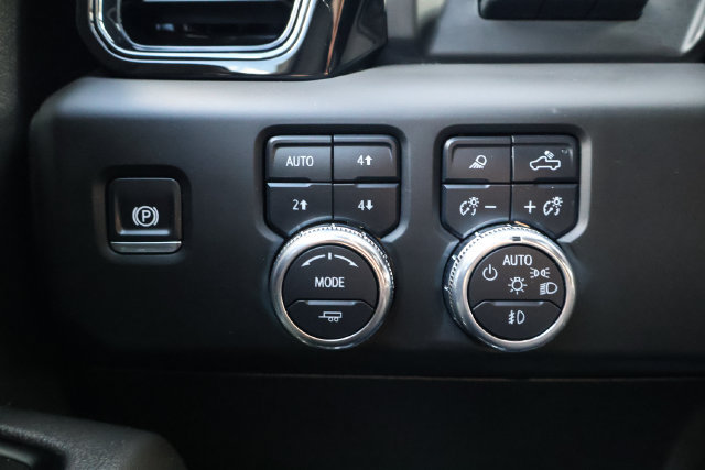 Used 2025 GMC Sierra 2500 AT4 w/ AT4 Premium Plus Package AWD/4WD image 17