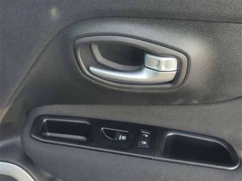 Used 2020 Jeep Renegade Latitude w/ Cold Weather Group image 27