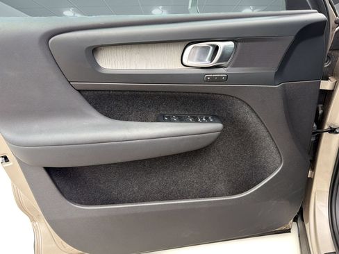 Certified 2023 Volvo XC40 B5 Plus w/ Protection Package Premier AWD/4WD image 19