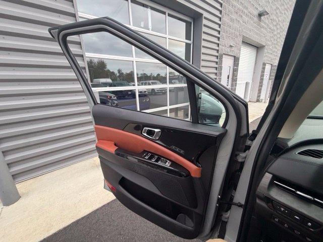 Used 2024 Kia Carnival SX FWD image 29