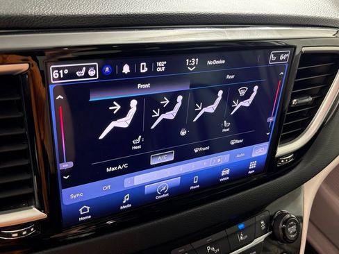 Used 2023 Chrysler Pacifica Touring-L FWD image 30
