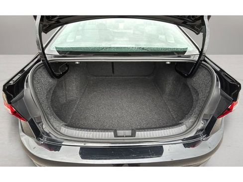 Used 2024 Volkswagen Jetta SE image 32